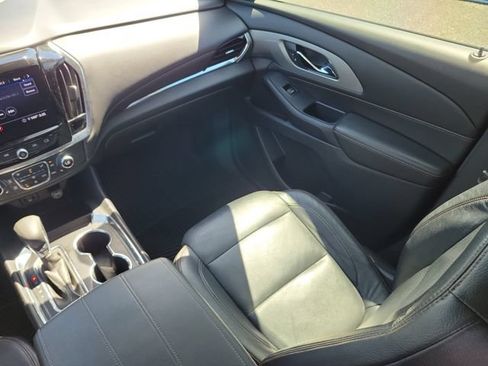 Certified 2021 Chevrolet Traverse LT FWD image 10
