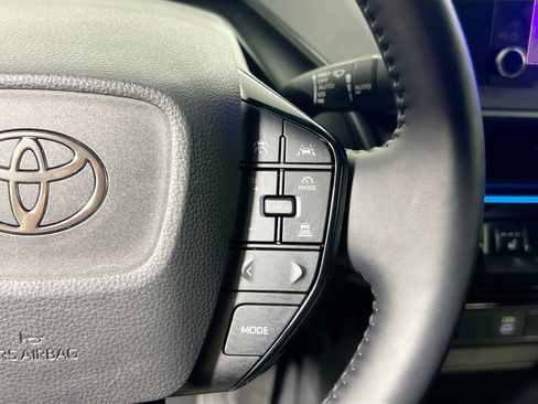 Used 2024 Toyota Prius XLE FWD image 19