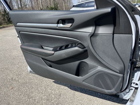 Used 2025 Nissan Altima 2.5 SR image 15