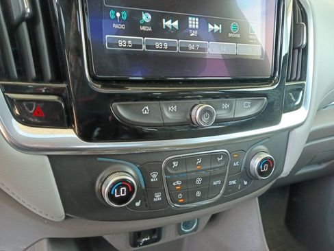 Used 2019 Chevrolet Traverse LT w/ LT Premium Package FWD image 18
