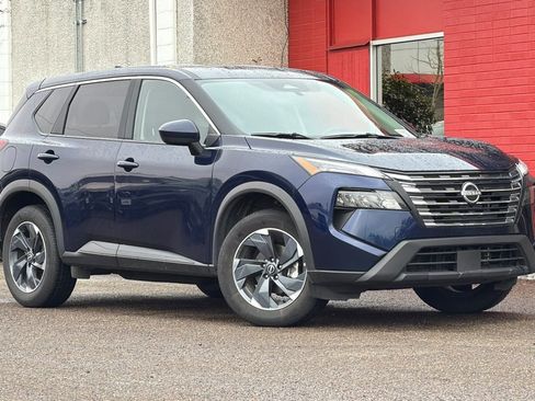 Used 2025 Nissan Rogue SV FWD image 2