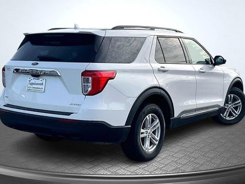 Used 2023 Ford Explorer XLT AWD/4WD image 6