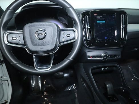 Used 2024 Volvo XC40 B5 Core image 31
