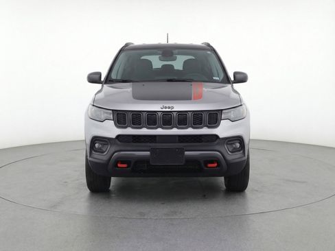 Used 2025 Jeep Compass Trailhawk image 2