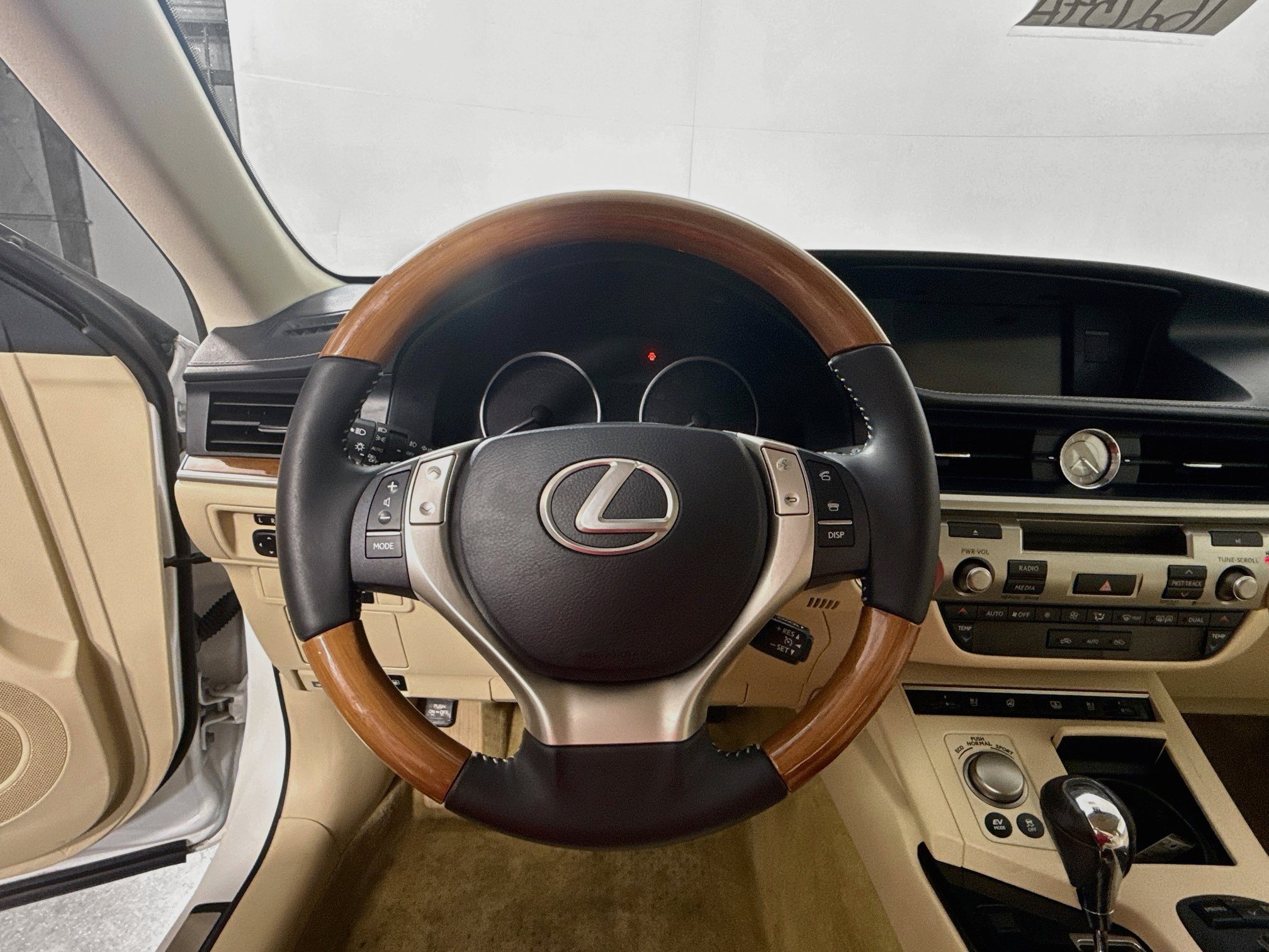 Used 2013 Lexus ES 300h w/ Luxury Pkg FWD image 10