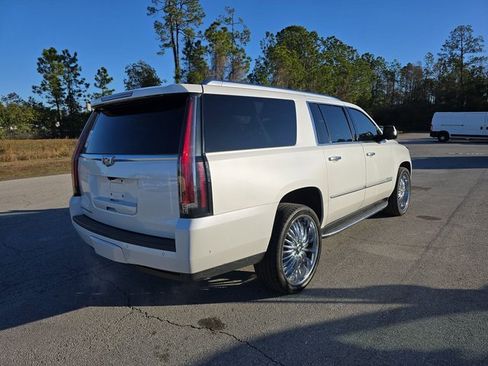 Used 2020 Cadillac Escalade ESV Luxury image 2