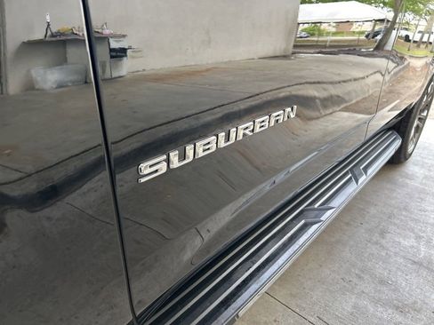 Used 2025 Chevrolet Suburban LS image 14