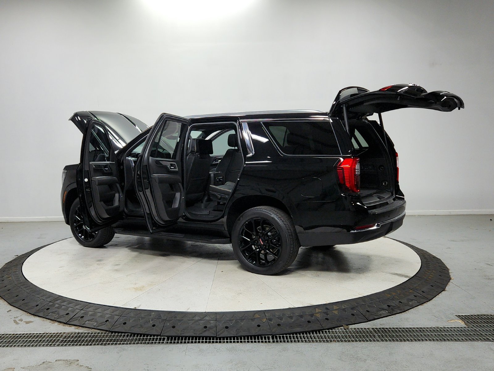 Used 2026 GMC Yukon Elevation w/ Elevation Premium Package AWD/4WD image 14