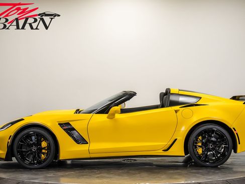 Used 2015 Chevrolet Corvette Z06 w/ 3LZ Preferred Equipment Group image 2