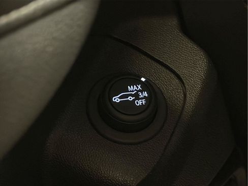 Used 2023 GMC Terrain SLE w/ Driver Convenience Package FWD image 75