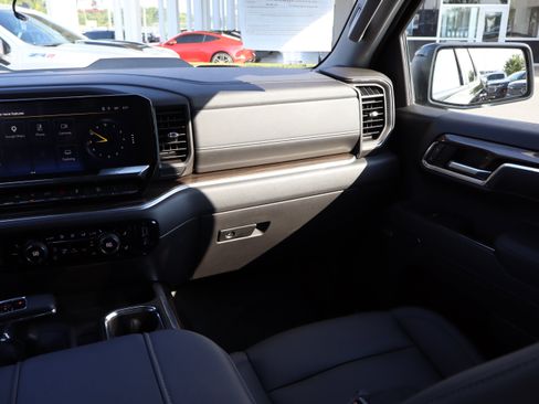 Used 2026 Chevrolet Silverado 1500 LT Trail Boss w/ Convenience Package II AWD/4WD image 16