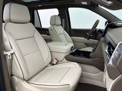 New 2026 GMC Yukon Denali w/ Sun & Power Step Package image 36
