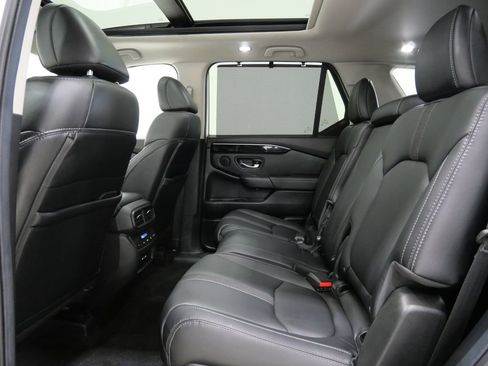 Used 2025 Honda Pilot Touring image 25