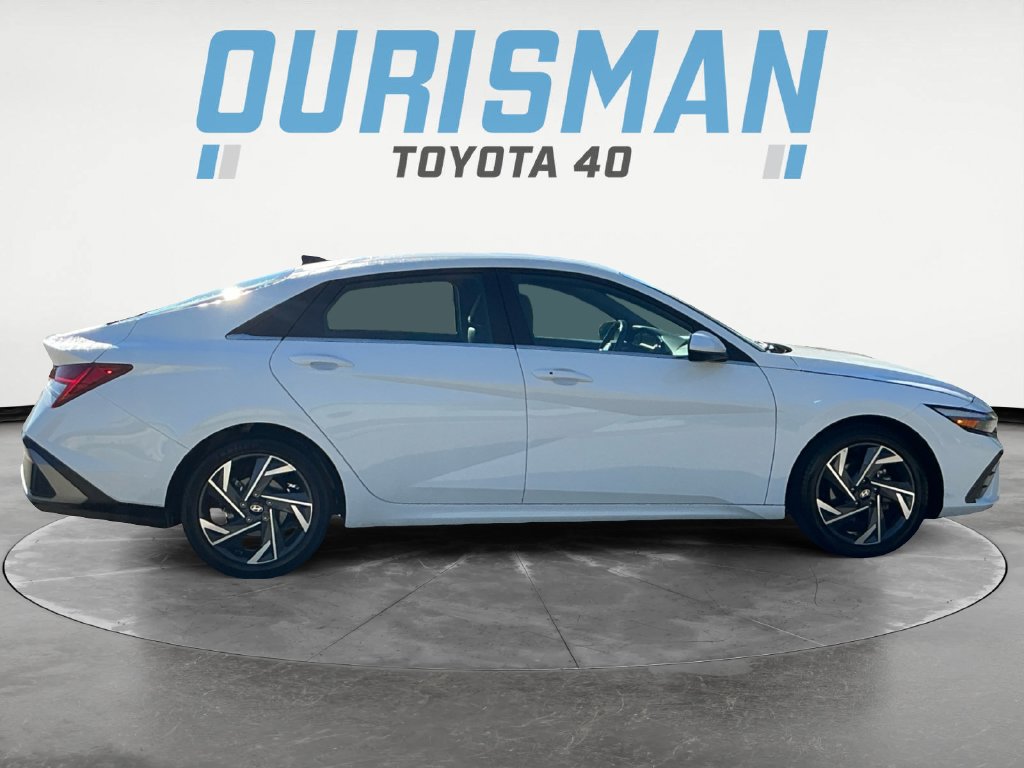 Used 2025 Hyundai Elantra SEL FWD image 8