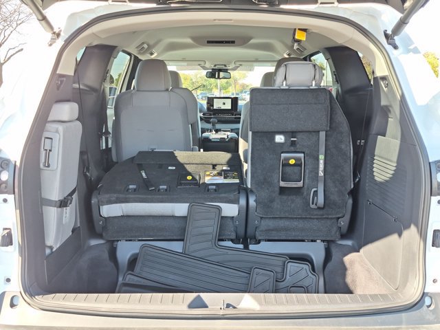 Certified 2026 Toyota Sienna LE AWD/4WD image 17