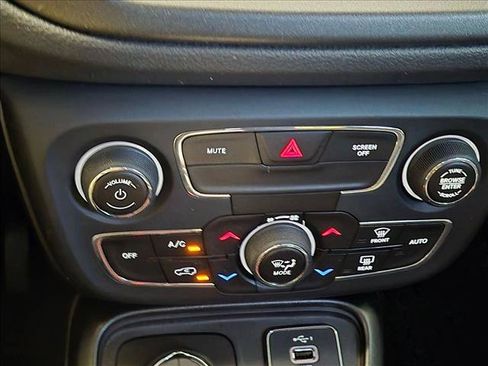 Used 2019 Jeep Compass Trailhawk w/ Cold Weather Group AWD/4WD image 14