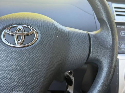 Used 2007 Toyota Yaris 2-Door Hatchback FWD image 22