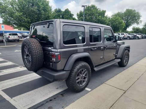 Used 2021 Jeep Wrangler Unlimited Sport w/ Sun And Sound Package AWD/4WD image 8