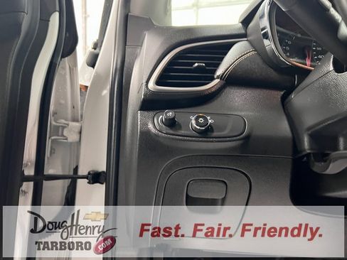 Used 2019 Chevrolet Trax LT w/ LT Convenience Package image 29