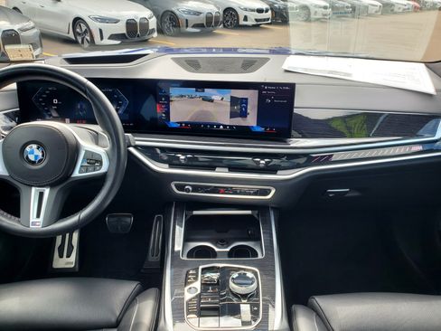 Certified 2025 BMW X7 M60i AWD/4WD image 31