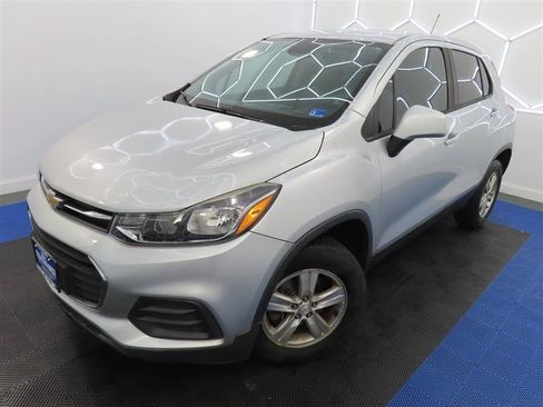 Used 2017 Chevrolet Trax LS AWD/4WD image 4