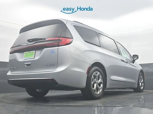 Used 2023 Chrysler Pacifica Limited image 33