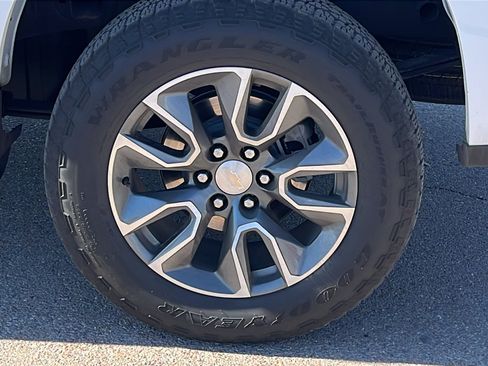 Used 2023 Chevrolet Silverado 1500 LT image 5