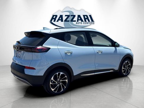 Used 2023 Chevrolet Bolt EUV Premier w/ Sun & Sound Package FWD image 3