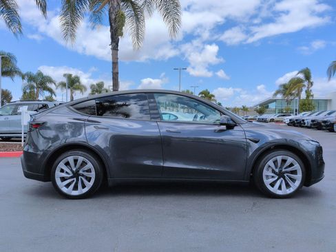 Used 2026 Tesla Model Y AWD image 11