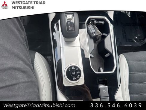 New 2025 Mitsubishi Outlander SE image 23