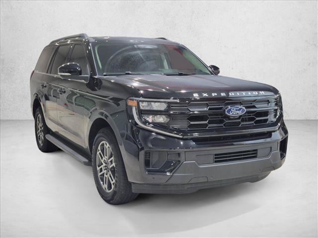 Used 2026 Ford Expedition Active RWD image 3