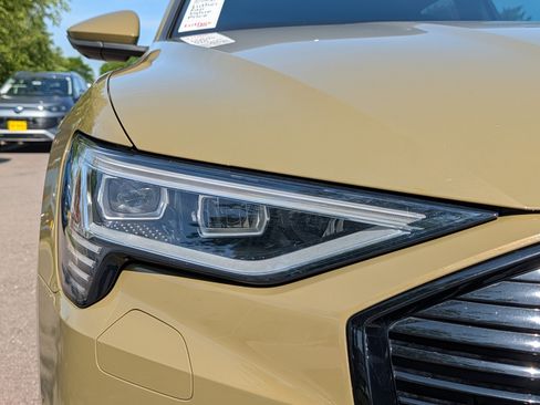 Used 2023 Audi e-tron Premium Plus w/ Premium Plus Package AWD/4WD image 16