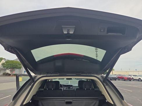 Used 2018 Cadillac XT5 Premium Luxury AWD/4WD image 18