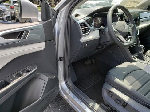 New 2025 Volkswagen Taos SEL image 6