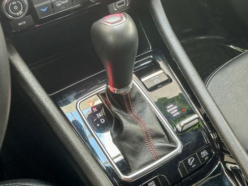 Used 2025 Jeep Compass Trailhawk image 19