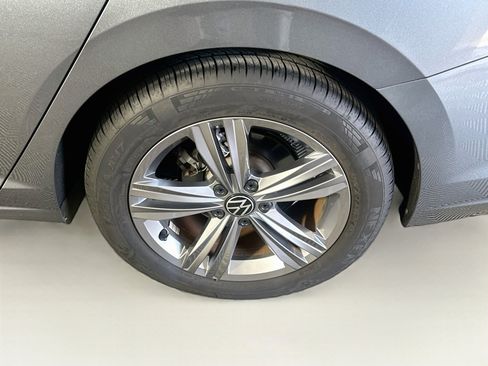 Used 2024 Volkswagen Jetta SE w/ Panoramic Sunroof Package FWD image 11