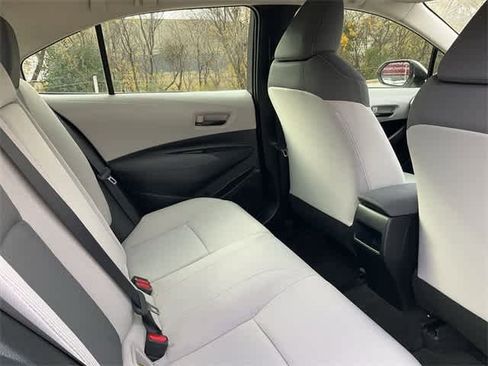 Used 2022 Toyota Corolla LE image 16
