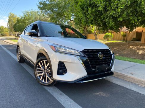 Used 2021 Nissan Kicks SR FWD image 4