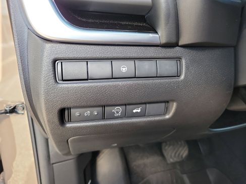 Certified 2025 Nissan Rogue SV image 33