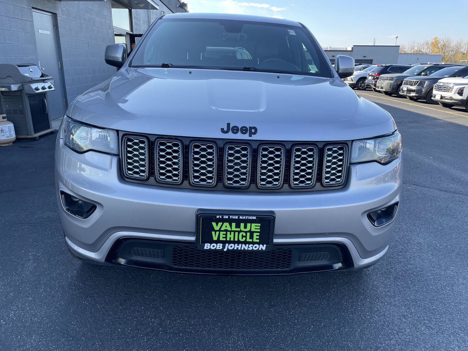 Used 2018 Jeep Grand Cherokee Altitude AWD/4WD image 3