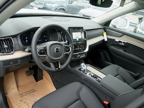 New 2025 Volvo XC90 B6 Plus w/ Protection Package Premier image 12