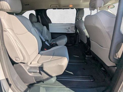 Used 2025 Toyota Sienna XLE image 20