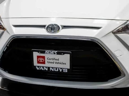 Certified 2018 Toyota Yaris iA image 9
