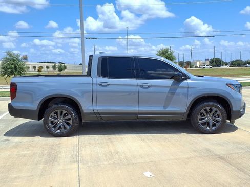 Used 2025 Honda Ridgeline Sport image 8