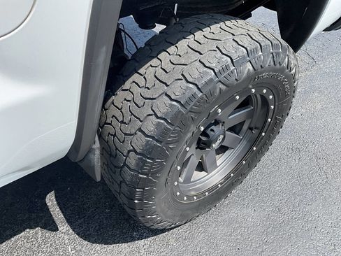 Used 2014 GMC Sierra 1500 SLT w/ SLT Crew Cab Value Package AWD/4WD image 37