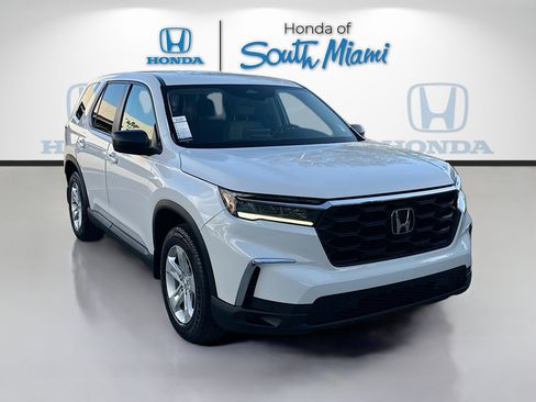 Used 2023 Honda Pilot LX image 1
