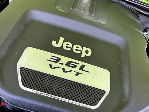 Used 2012 Jeep Wrangler Unlimited Sport image 33