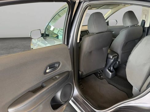 Used 2019 Honda HR-V LX image 14