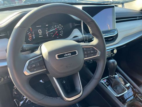 Used 2025 Jeep Compass Limited AWD/4WD image 29