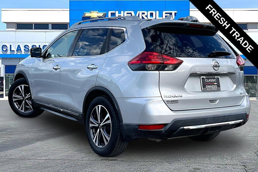 Used 2017 Nissan Rogue SL w/ SL Premium Package FWD image 3